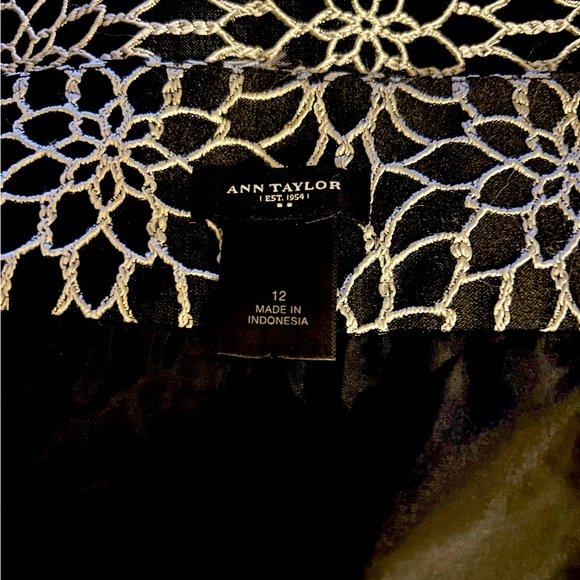 Ann Taylor black & white mini skirt. Embroidered white floral design. Size 12. - Picture 2 of 3